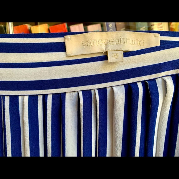 NWOT Vanessa Bruno silk mini skirt FR38/US6 - Picture 2 of 4